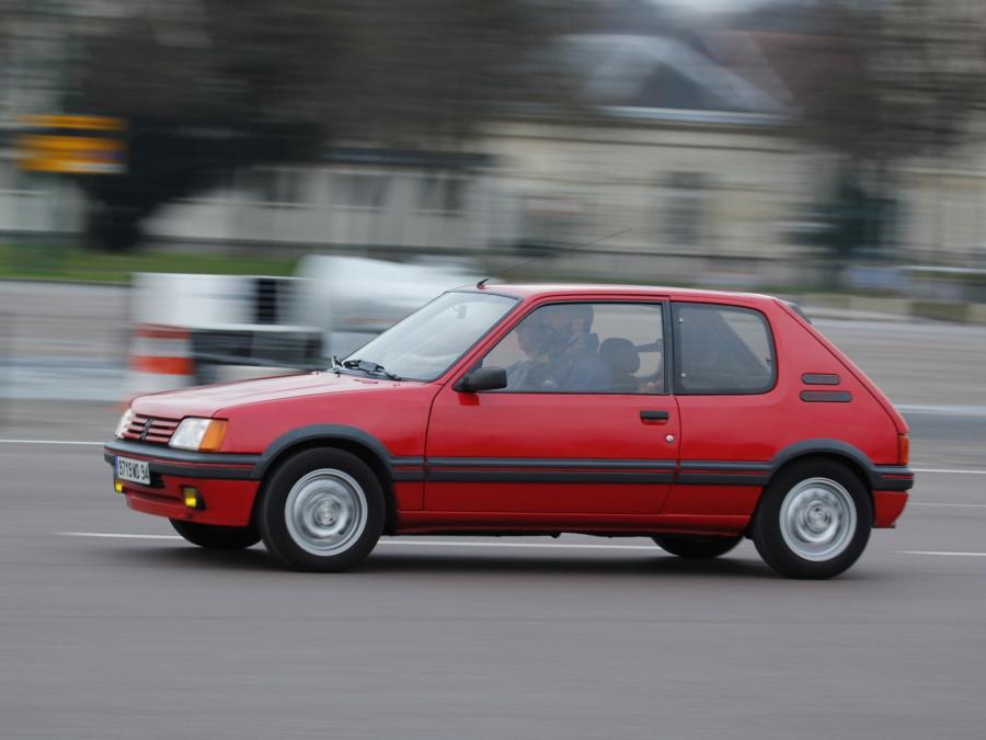  Peugeot 205 1.6 GTI 1983 года  (фото 7 из 32)